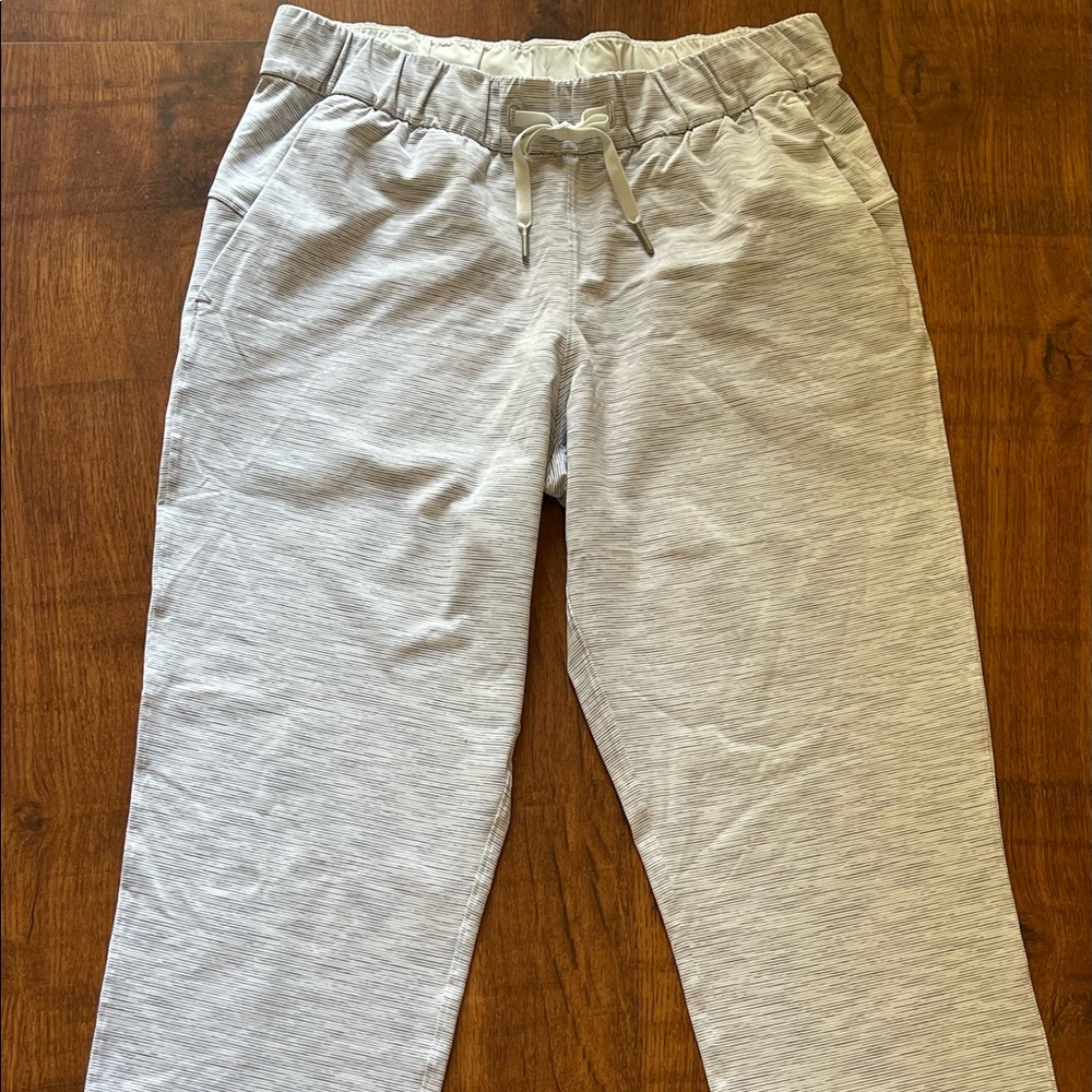 Lululemon On-The-Fly crop pant 7/8 gently used